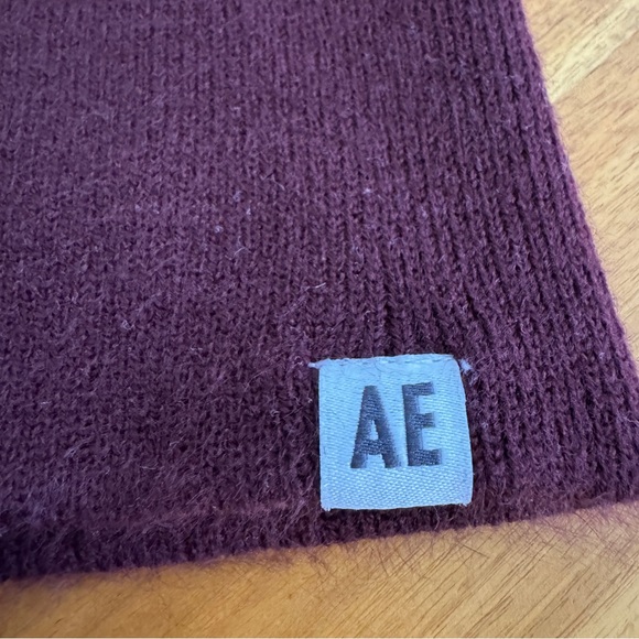 American Eagle burgundy maroon beanie - Picture 2 of 4